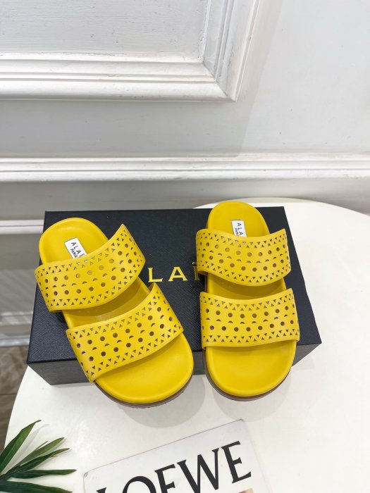 Шлепанцы женские фото 2