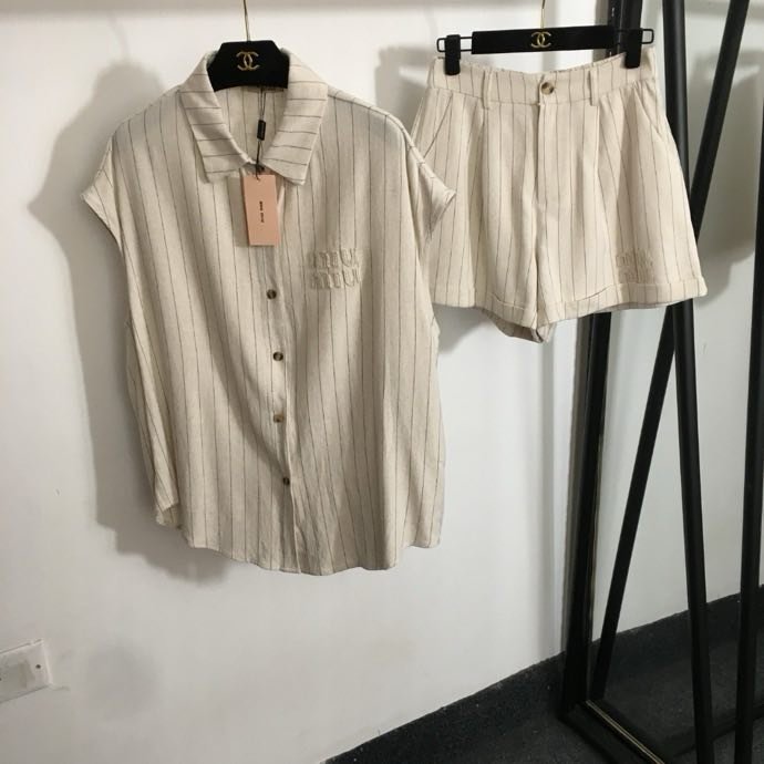 Костюм женский