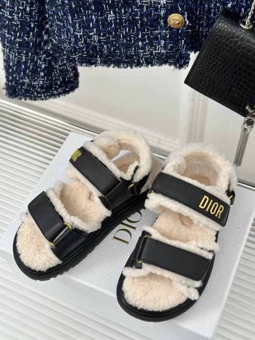 Sandals on fur фото 2