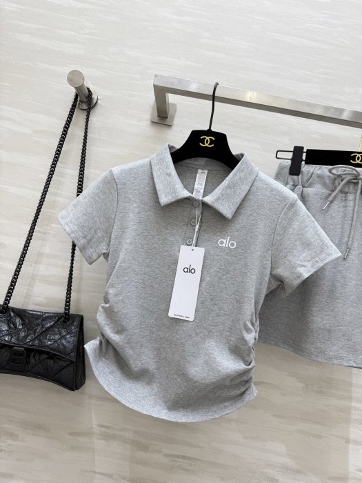 Костюм жіночий фото 2