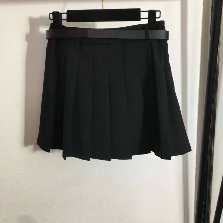 Pleated short skirt фото 2