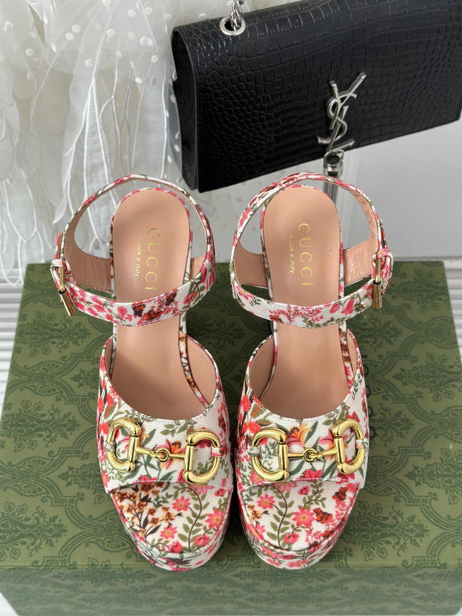 Sandals from flower print on high heel фото 4