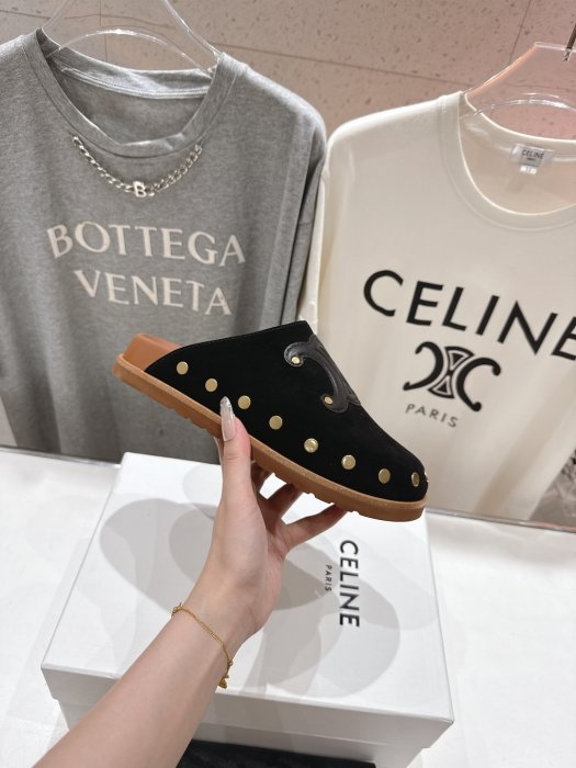 Шлепанцы женские фото 5