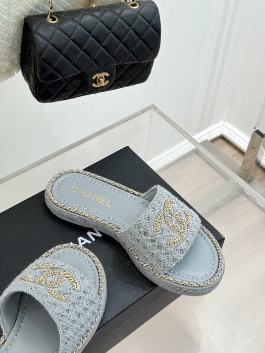 Шлепанцы женские фото 5