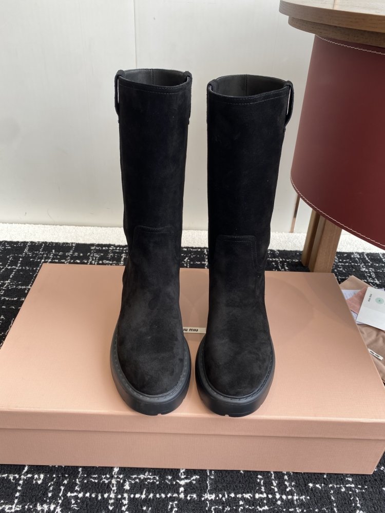 Чоботи жіночі