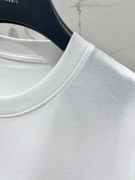 T-shirt women's фото 3