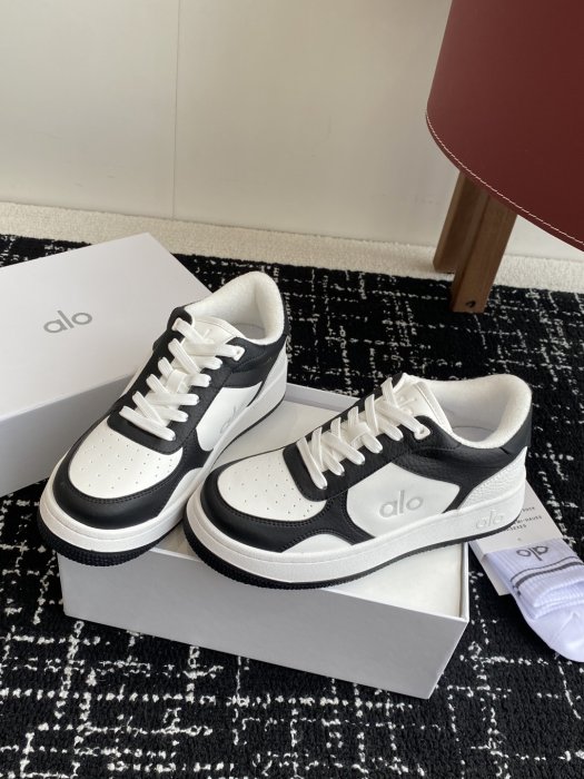 Кроссовки женские фото 3