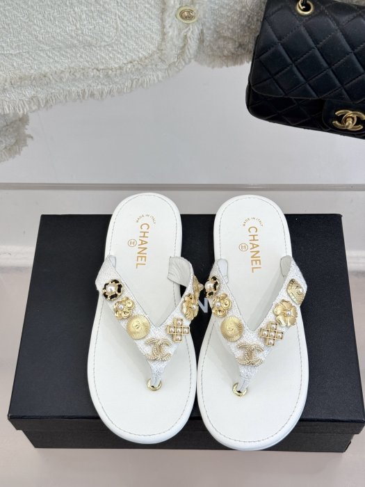 Шлепанцы фото 4