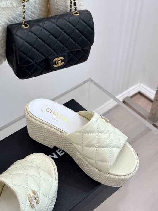 Шлепанцы женские фото 5