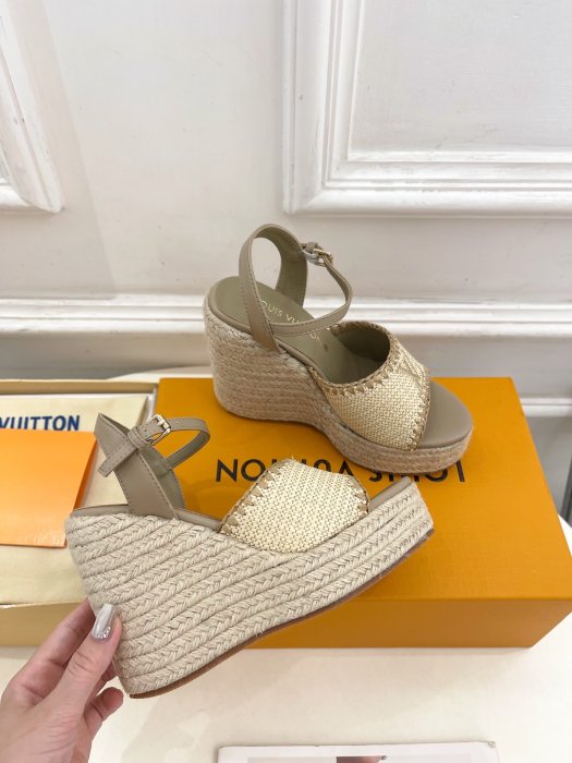 Босоножки фото 5