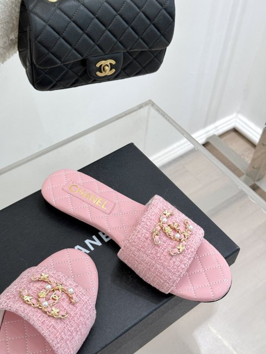 Шлепанцы женские фото 5