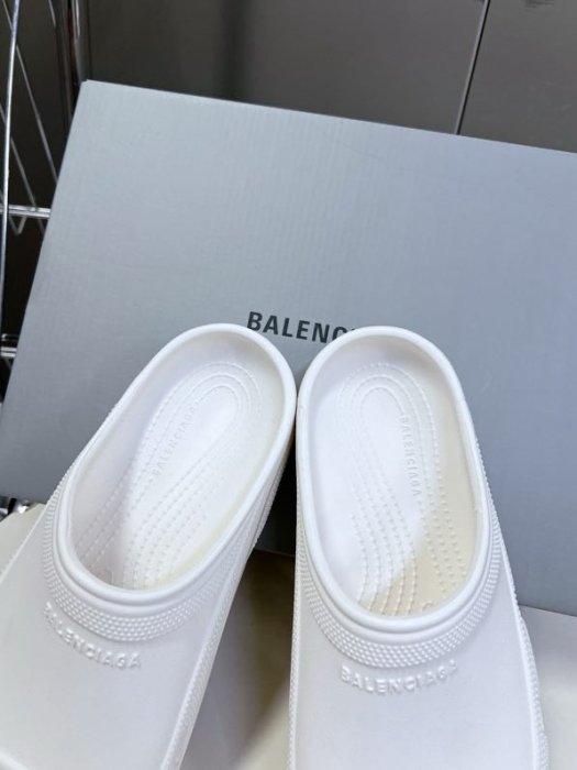 Шлепанцы женские фото 8