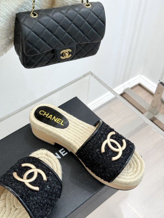 Шлепанцы женские фото 5