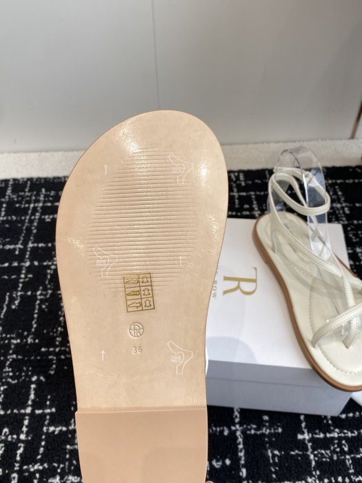 Сандалі жіночі фото 9