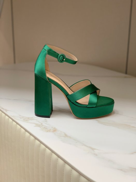 Босоножки фото 4