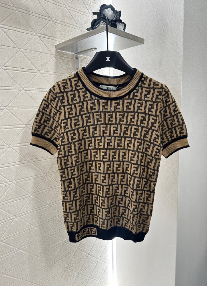 Футболка жіноча