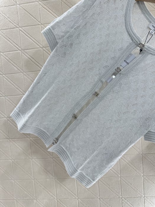 T-shirt women's фото 5