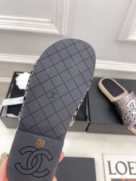 Шлепанцы женские фото 8