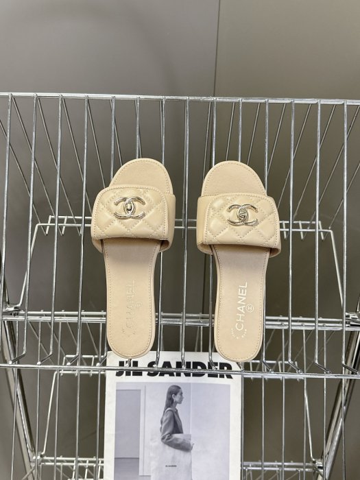 Шлепанцы женские фото 6