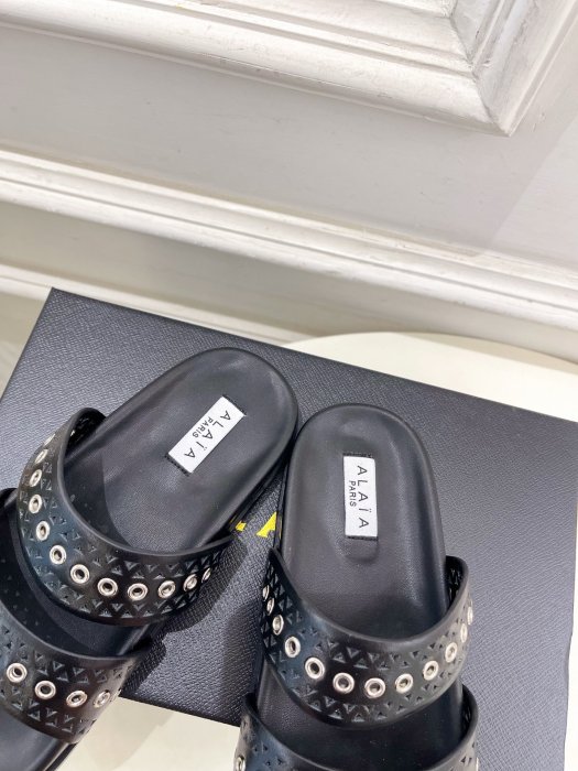 Шлепанцы женские фото 8