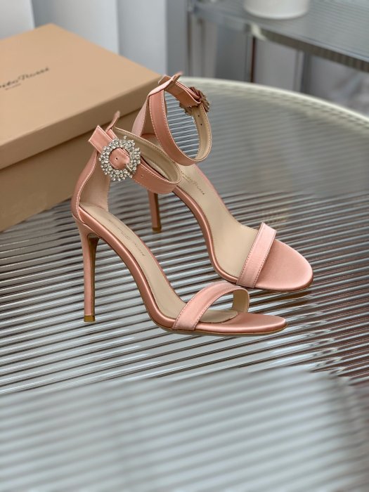 Босоножки фото 2