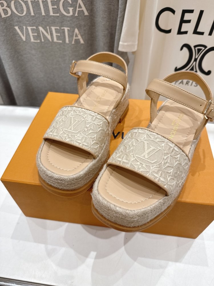 Сандалии женские фото 7