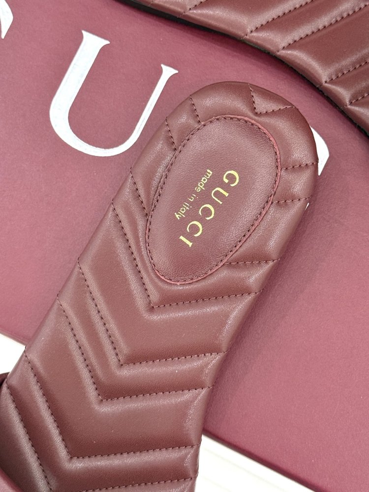 Шльопанці жіночі фото 8