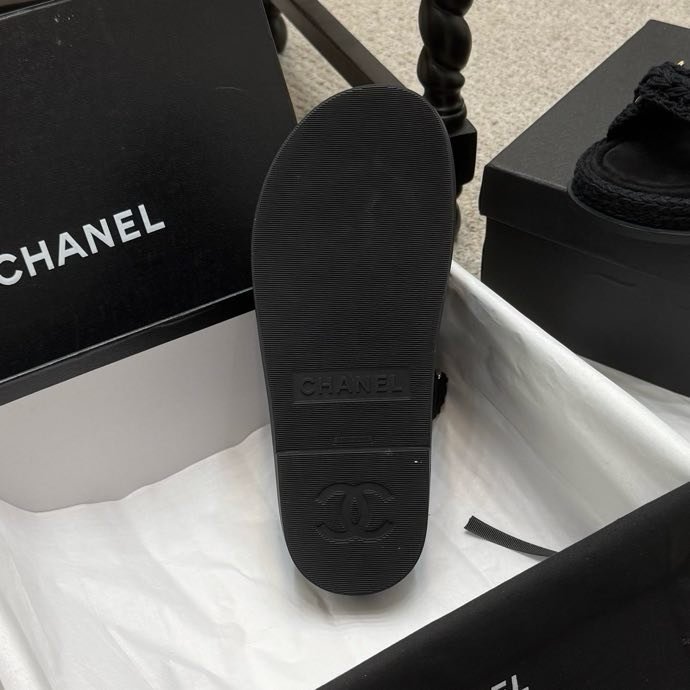 Шльопанці жіночі фото 9