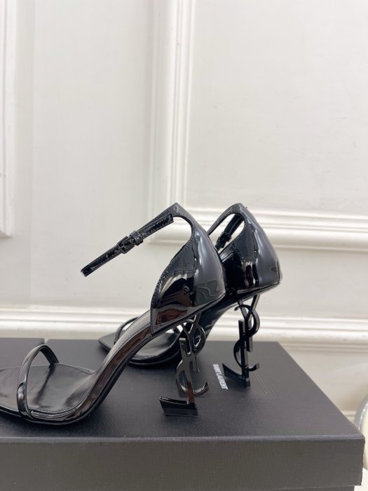 Босоножки фото 6