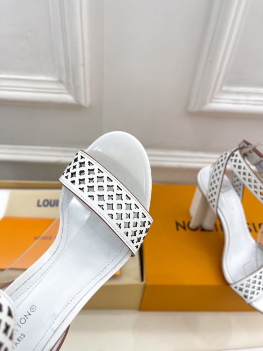 Босоножки фото 7