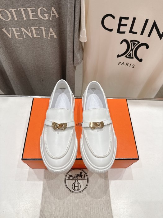 Лоферы женские