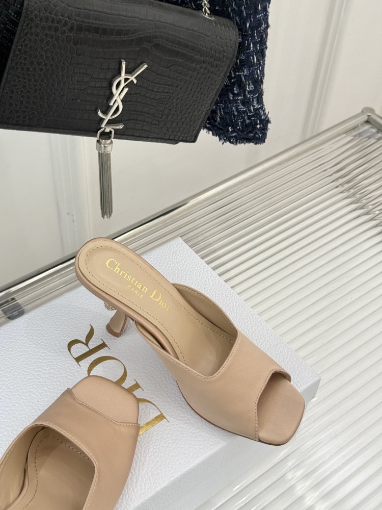 Босоножки фото 5