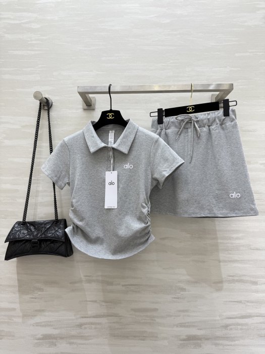 Костюм жіночий