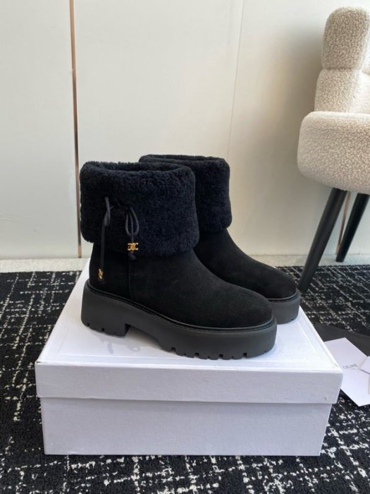 Boots women's on fur