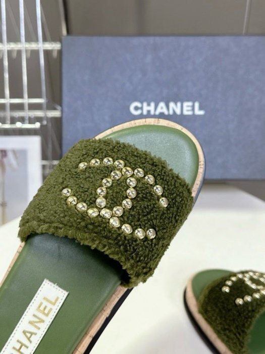 Шлепанцы женские фото 5