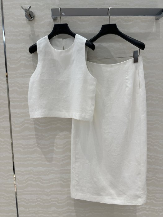 Костюм жіночий