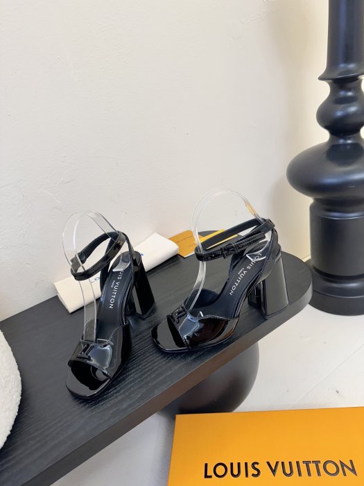 Босоножки фото 3