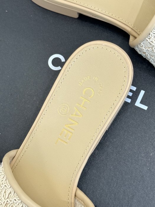 Шлепанцы женские фото 8