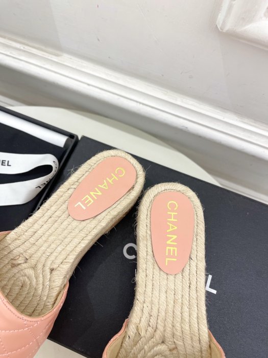 Шлепанцы женские фото 7