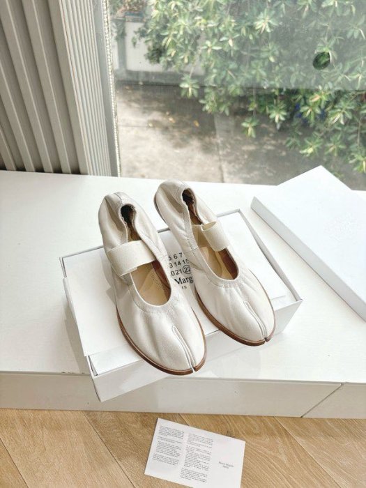 Туфли кожаные с раздвоенным носком