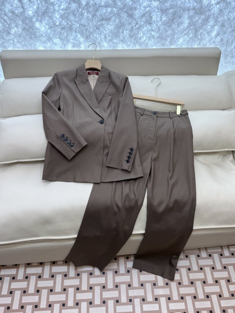 Костюм женский фото 3