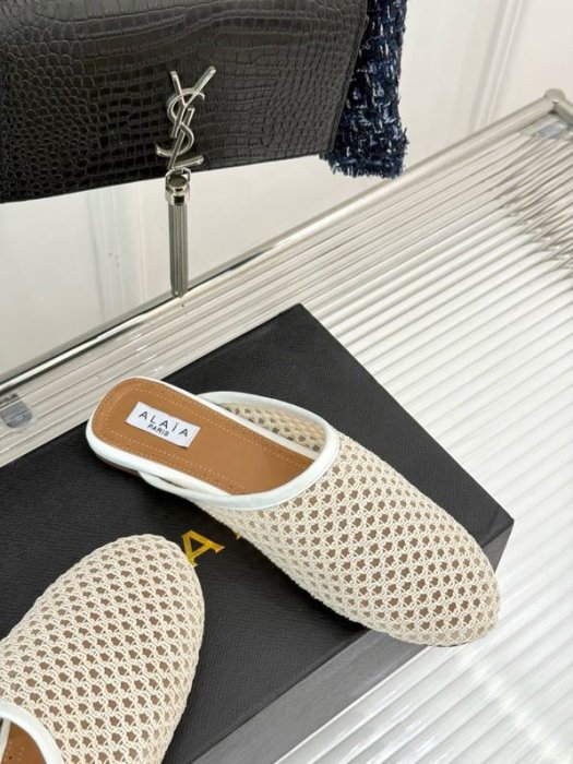 Шлепанцы женские фото 5