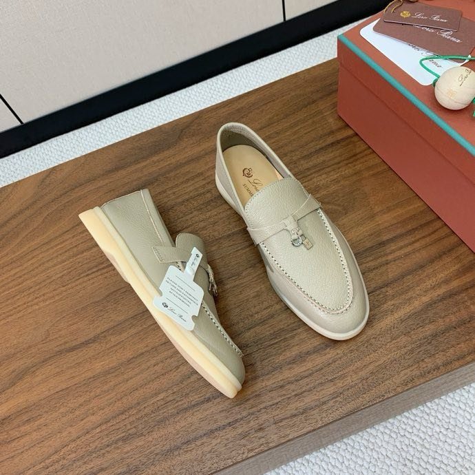 Лоферы женские