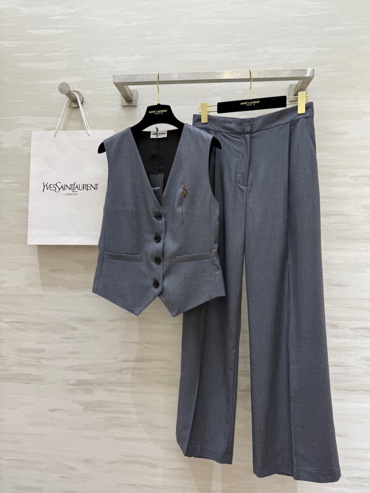 Costume woolen female