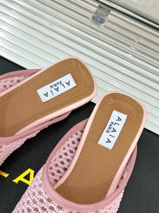 Шлепанцы женские фото 8