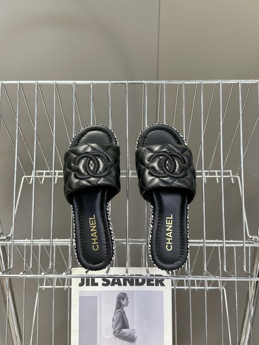 Шлепанцы фото 6