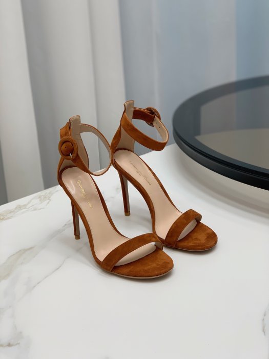 Босоножки фото 7