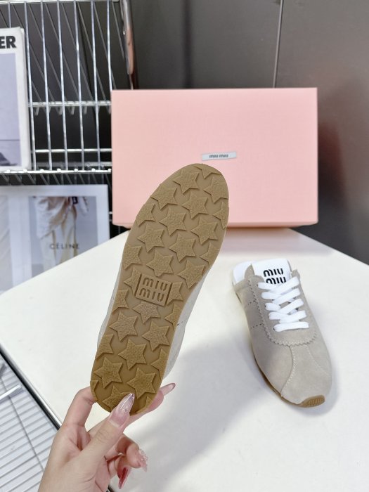 Кросівки фото 9