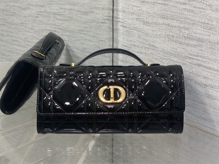 Сумка Miss Caro 24 см