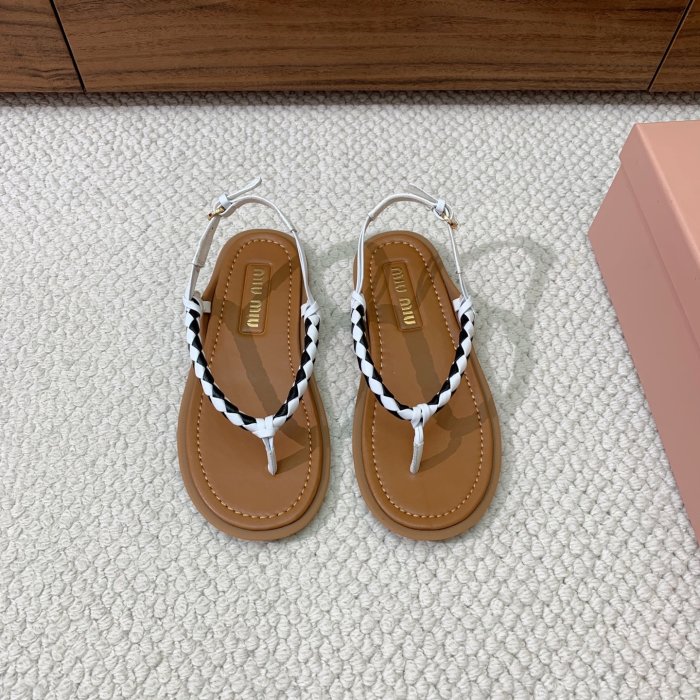 Сандалі жіночі